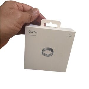 Oura Ring 4 in Silver ring size 10 brand new with the box